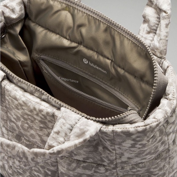 LULULEMON QUILTED GRID CROSSBODY BAG- 5L - Picture 3 of 9